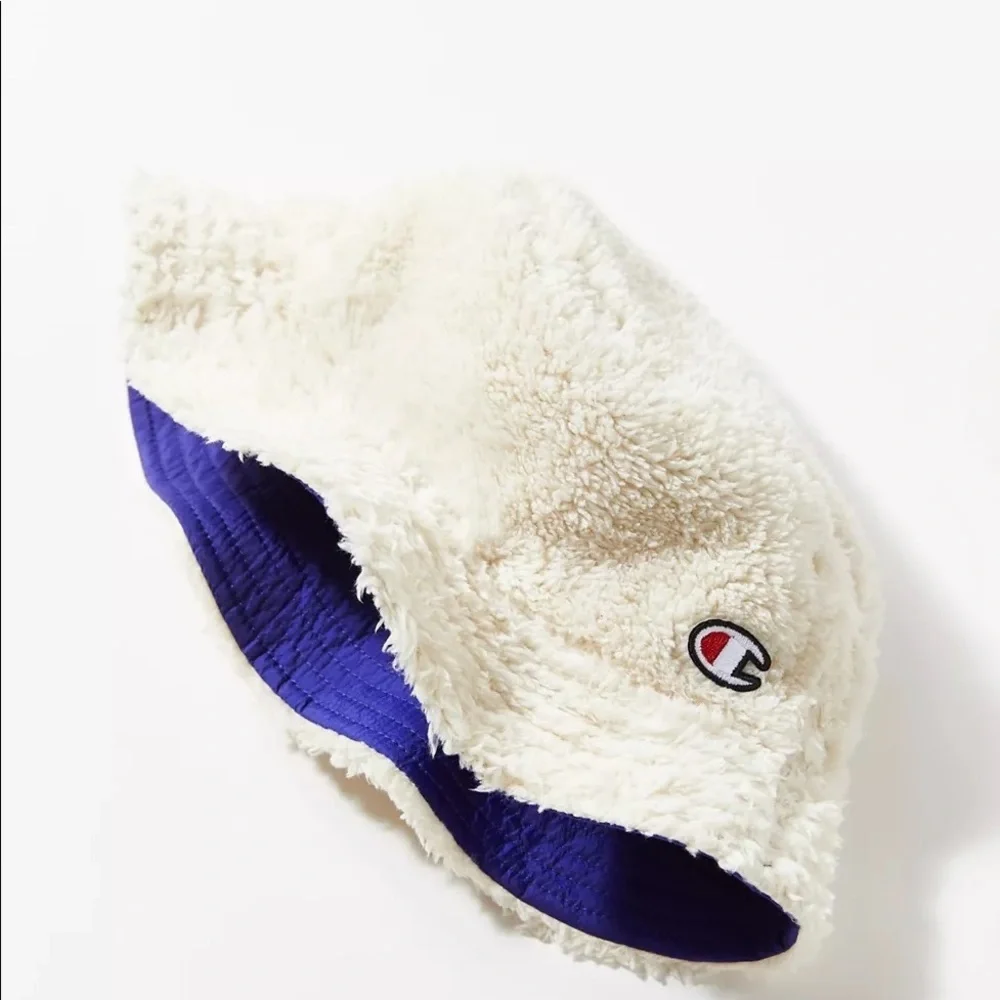 Champion UO Exclusive Reversible Bucket Hat